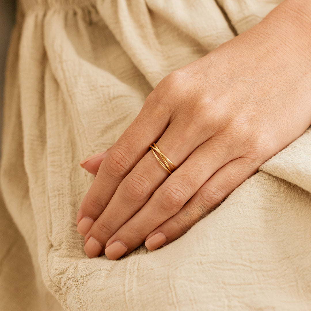 Archie's and Son Jewelry and Repairs Dainty Interlocking Spinner Ring
