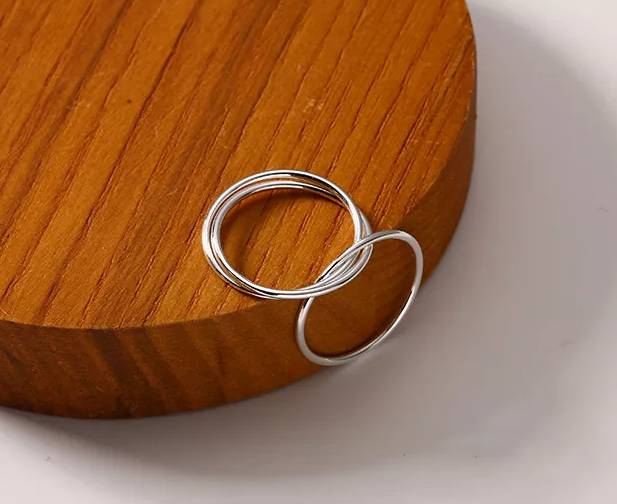 Archie's and Son Jewelry and Repairs Dainty Interlocking Spinner Ring